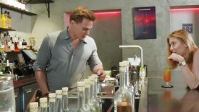 Free Cocktails: Bartender's Big Hard-on Gets Sucked for Drinks