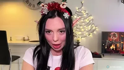 Dirty New Year's Eve: Nympho Jerks Off and Gets Her Feet Messy