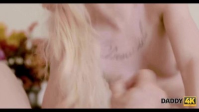 Coquine Mariée Fait des Cochonneries avec le Beau-Père
