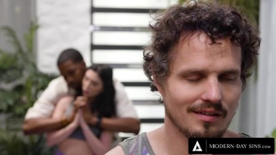Cheating PAWG Gets Busted Fucking Fitness Instructor in Public Class!
