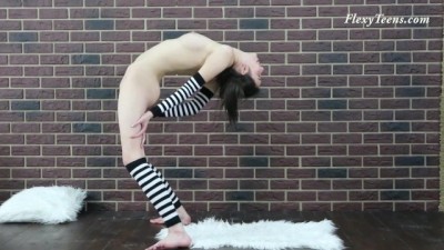Super Flexible Russian Babe Gets Naughty