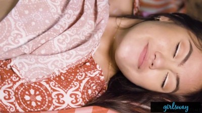 Hot Babe Gets Off Fantasizing About Chicks