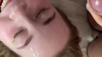 Courier Surprise: Naked Encounter and Cum on My Face Adventure