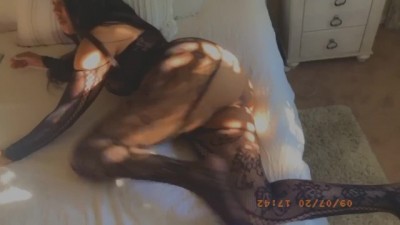 Black beauty showed her cunt to fans