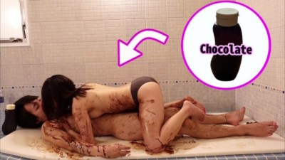 バレンタインに全身チョコSEXをプレゼントしてきた彼女がエロい。Chocolate Juicy Sex in the Bathroom