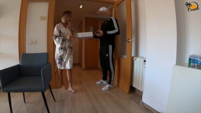 Spanish Pizza Guy gets Surprise BJ and fuck from Inked Hot Girl