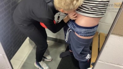 Shopping i indkøbscenteret endte uventet med et blowjob i omklædningsrummet. Andrey and Annette