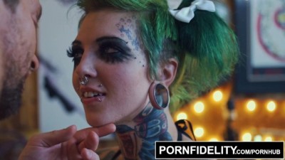 Pornfidelity - Punk Slut Sydnee Vicious Sex Doll Delivery