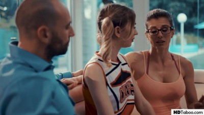 Tricking A Naive Petite Babe Into Hot American Threesome