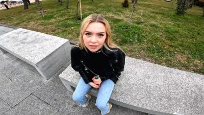 I met her on the street and fucked hard her at home on camera.