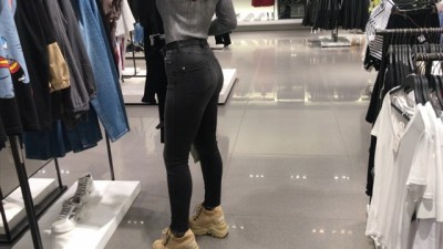 LeoKleo Public Blowjob in Changing Room.