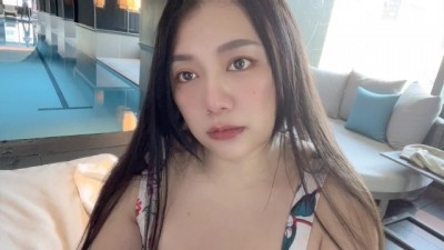 Swag daisybaby 泳池把到大奶正妹!帶回房間無套顏射!!I Strike up a super hot girl fuck her with 'No condom'