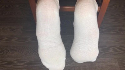 Young Coed Flaunts Her Socks & Feet Post Study Session (+18)