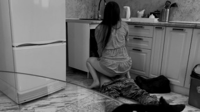 Steamy Stepmom Gets It On with a Strapping Locksmith
