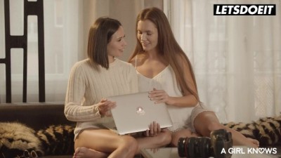 Seductive Gals Turn a Lazy Day into Passionate Hookup