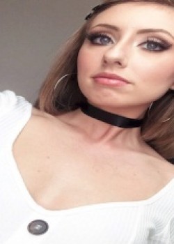 Daphne Dare